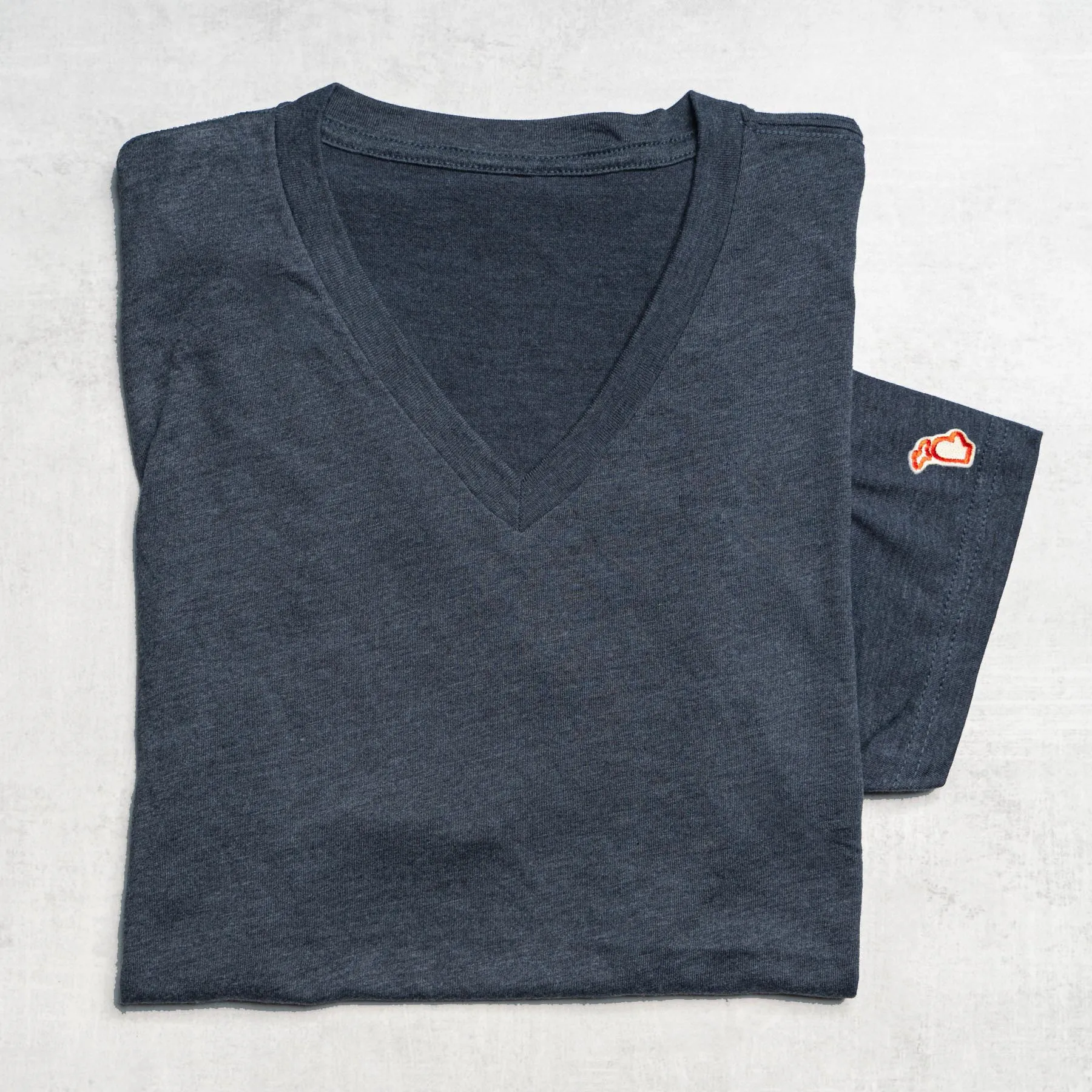 THE CLASSIC V-NECK (UNISEX)