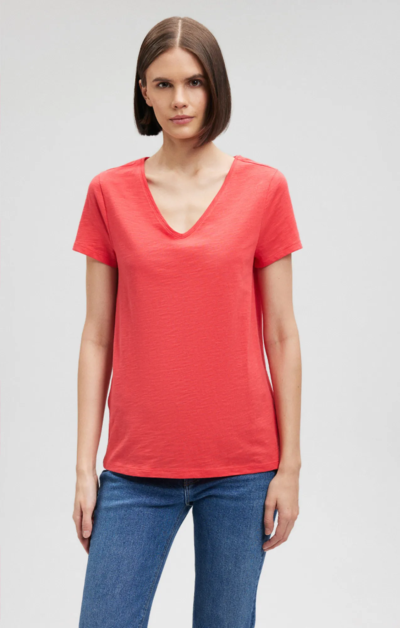 V-NECK T-SHIRT IN POINSETTIA